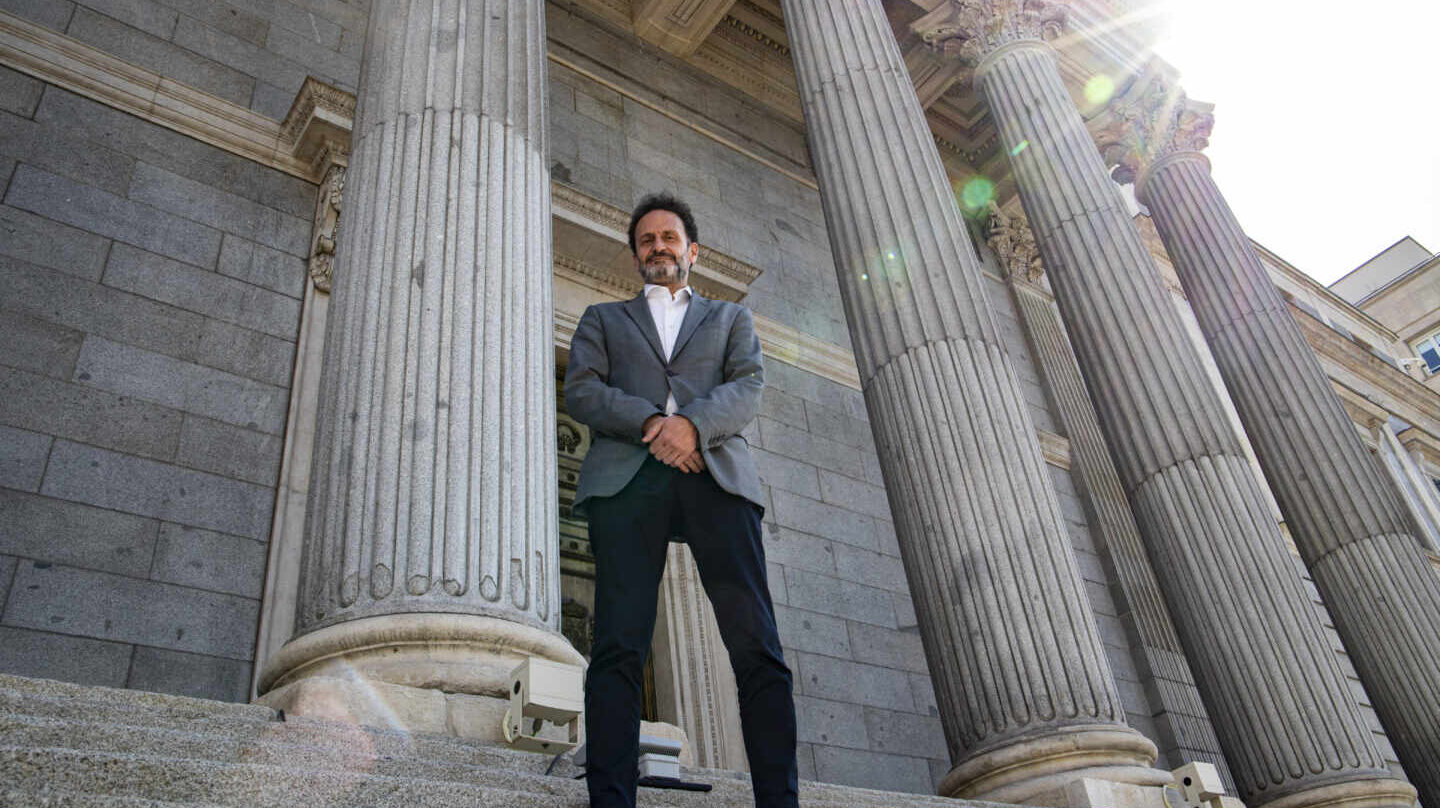 Edmundo Bal, en la escalinata del Congreso de los diputados