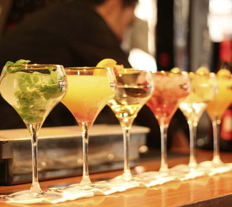 La Comunidad de Madrid permitirá abrir bares de copas y discotecas desde el viernes