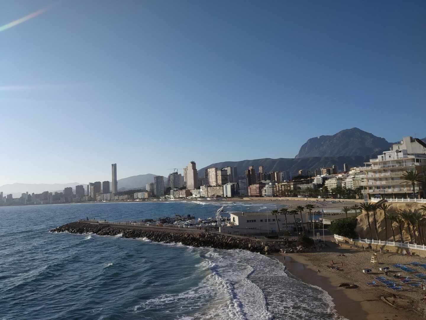 De Benidorm a Canarias: el "mazazo" de la cuarentena en el Reino Unido