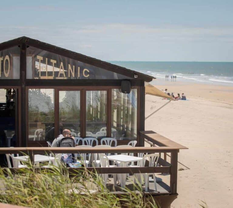El Gobierno perdona el pago de tasas a miles de chiringuitos de playa por el Covid