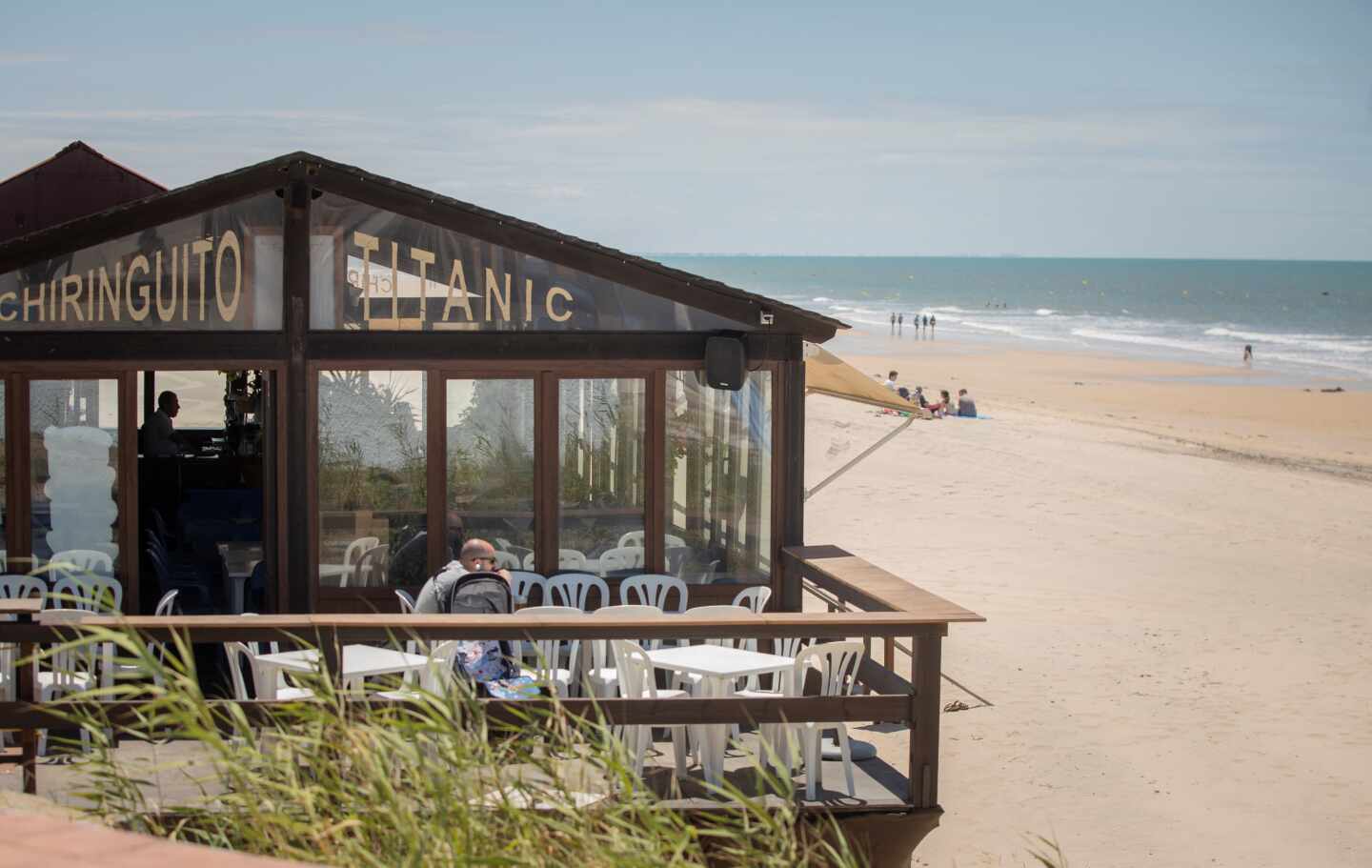 El Gobierno perdona el pago de tasas a miles de chiringuitos de playa por el Covid