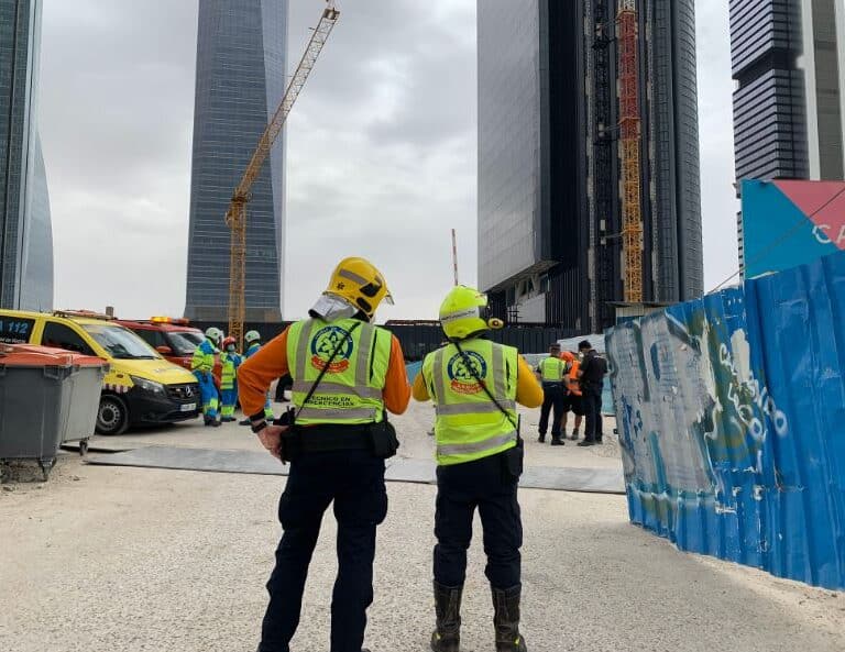 Normalidad de nuevo en los rascacielos de Madrid tras el desalojo de 600 obreros