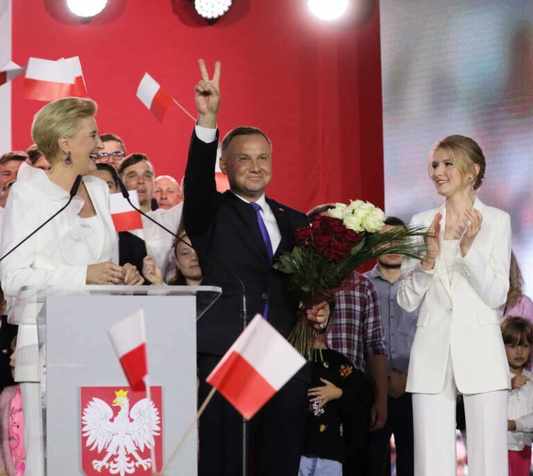 El presidente Andrzej Duda gana las elecciones en una Polonia dividida en dos
