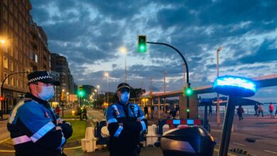 Cuadriplica la tasa de alcohol y derriba una farola con su coche al intentar huir