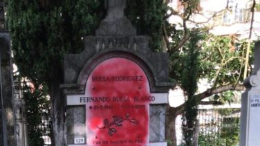 Atacan con pintura roja la tumba de Fernando Buesa, dirigente socialista asesinado por ETA