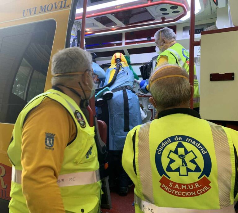 Herido muy grave tras caerse desde el tejado de Atocha y golpear con las vías de tren