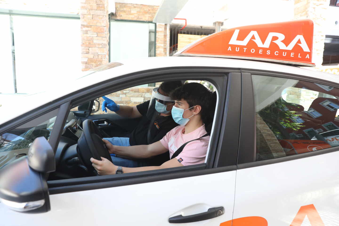 Las autoescuelas de Madrid aseguran estar "al borde de la quiebra"