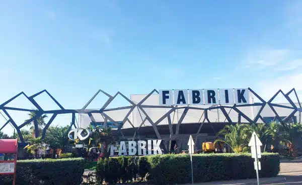 La discoteca Fabrik cesa su actividad temporalmente "ante la posibilidad de rebrotes"