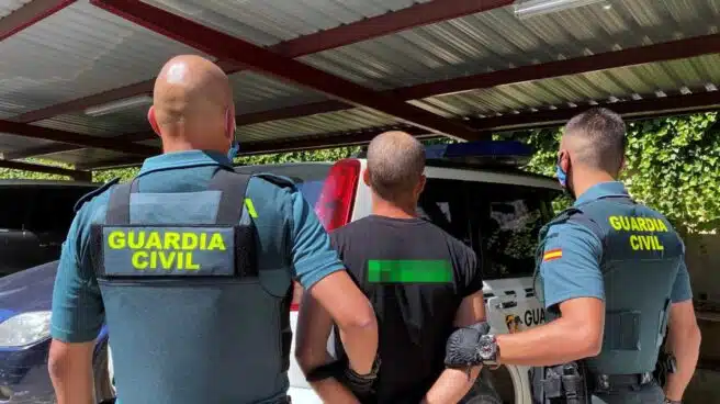 La Guardia Civil ofrece 514 € por el chaleco antibala por el que la Policía está dispuesta a pagar 665