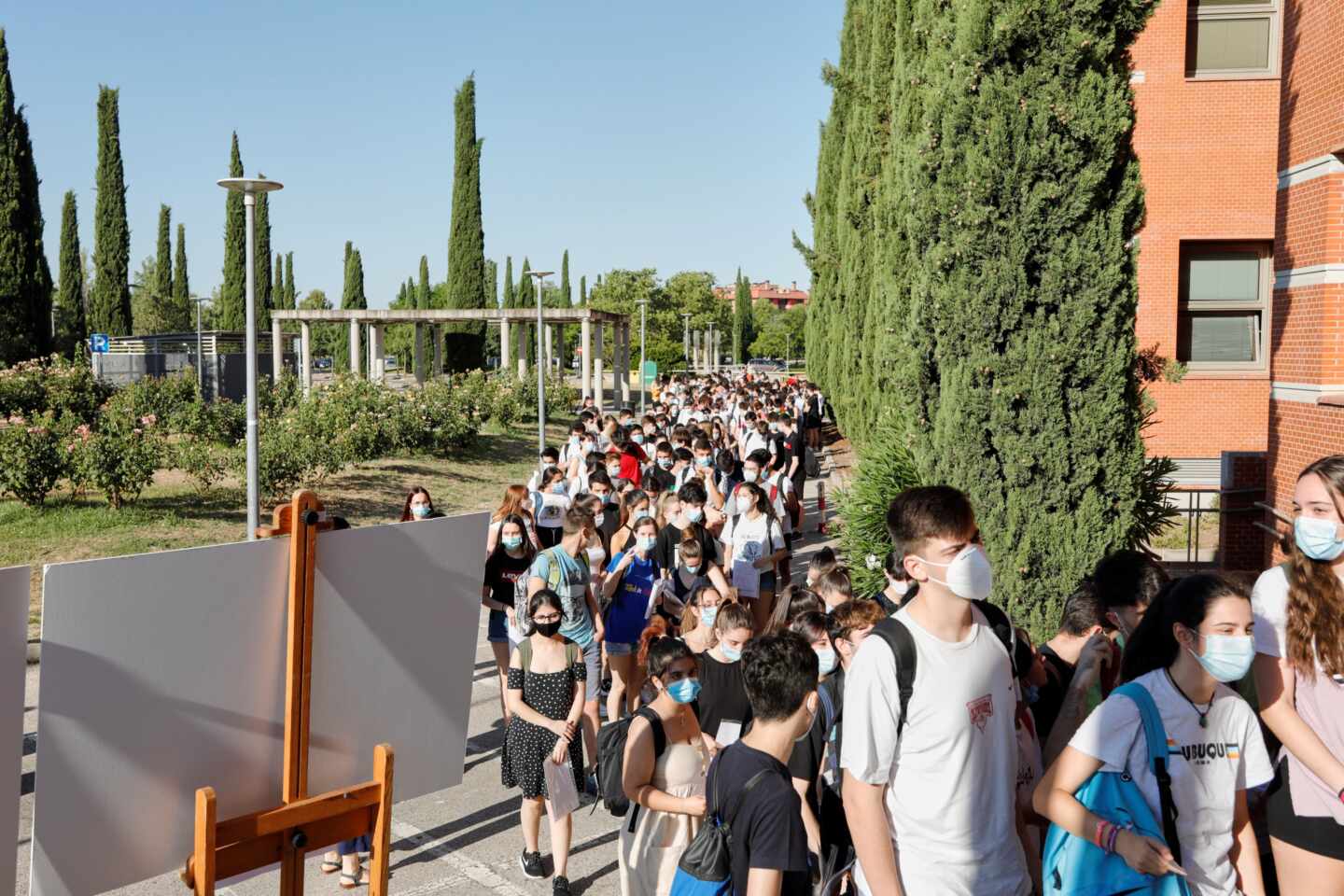 Madrid no hará obligatorio el uso de la mascarilla pero pide "responsabilidad" a los jóvenes