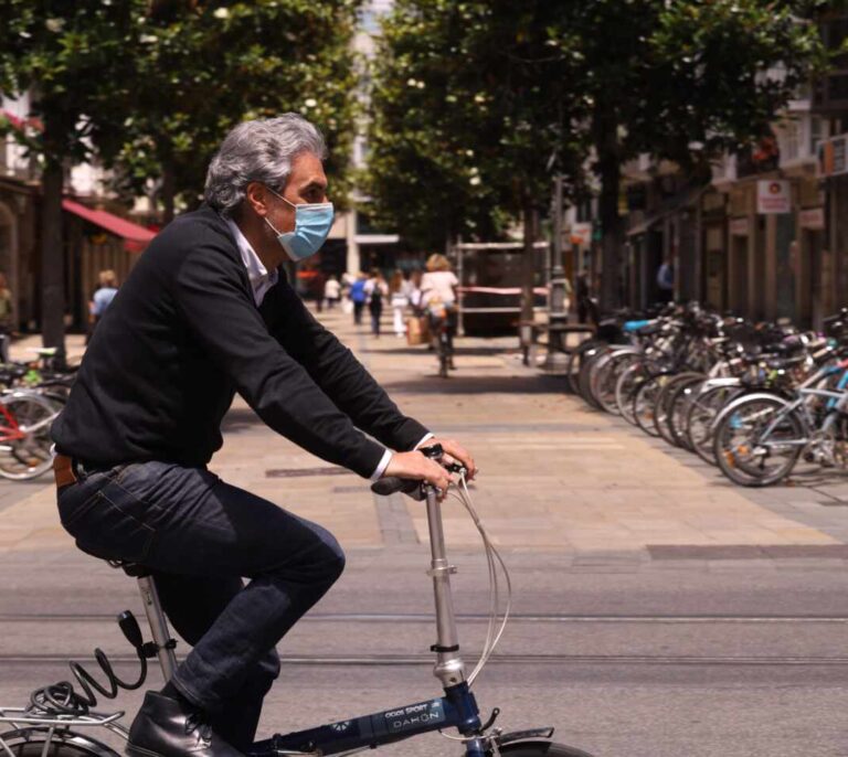 Cómo debes guardar tu mascarilla cuando te la quitas para no correr riesgos