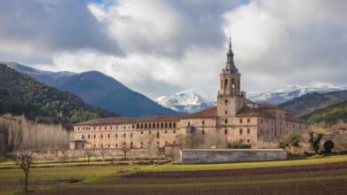 El monasterio de Yuso, la cuna del castellano en la que se reúnen hoy Sánchez y los presidentes