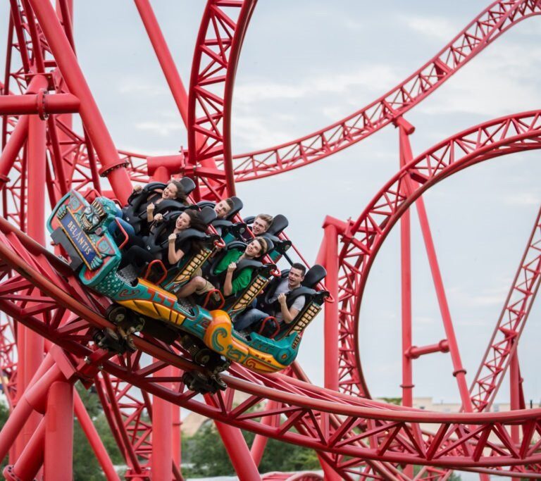 Los parques temáticos y de atracciones emplean a más de 1.000 profesionales de la cultura cada año