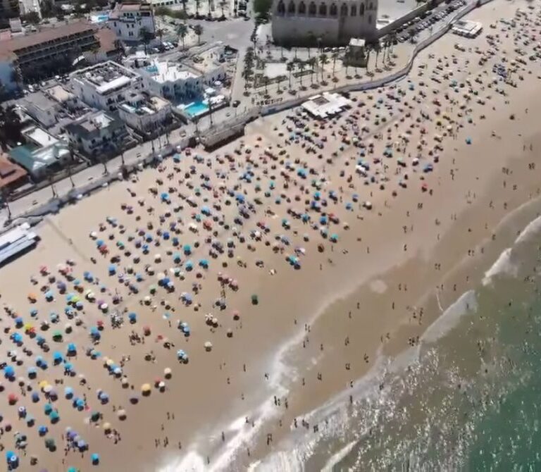El vídeo de la playa de Chipiona que da la vuelta al mundo para dar ejemplo de distanciamiento social