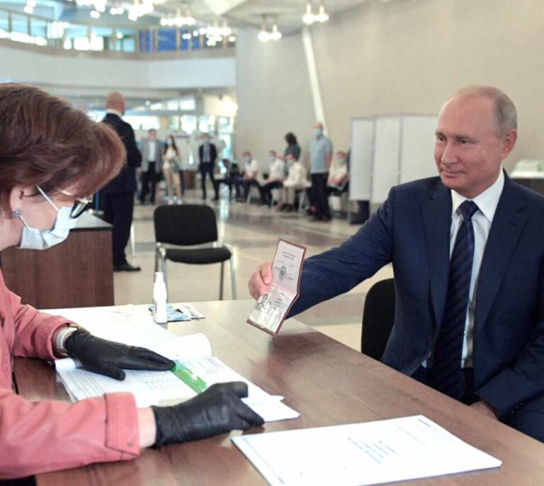 Vladimir Putin gana la consulta en Rusia para mantenerse en el poder hasta 2036