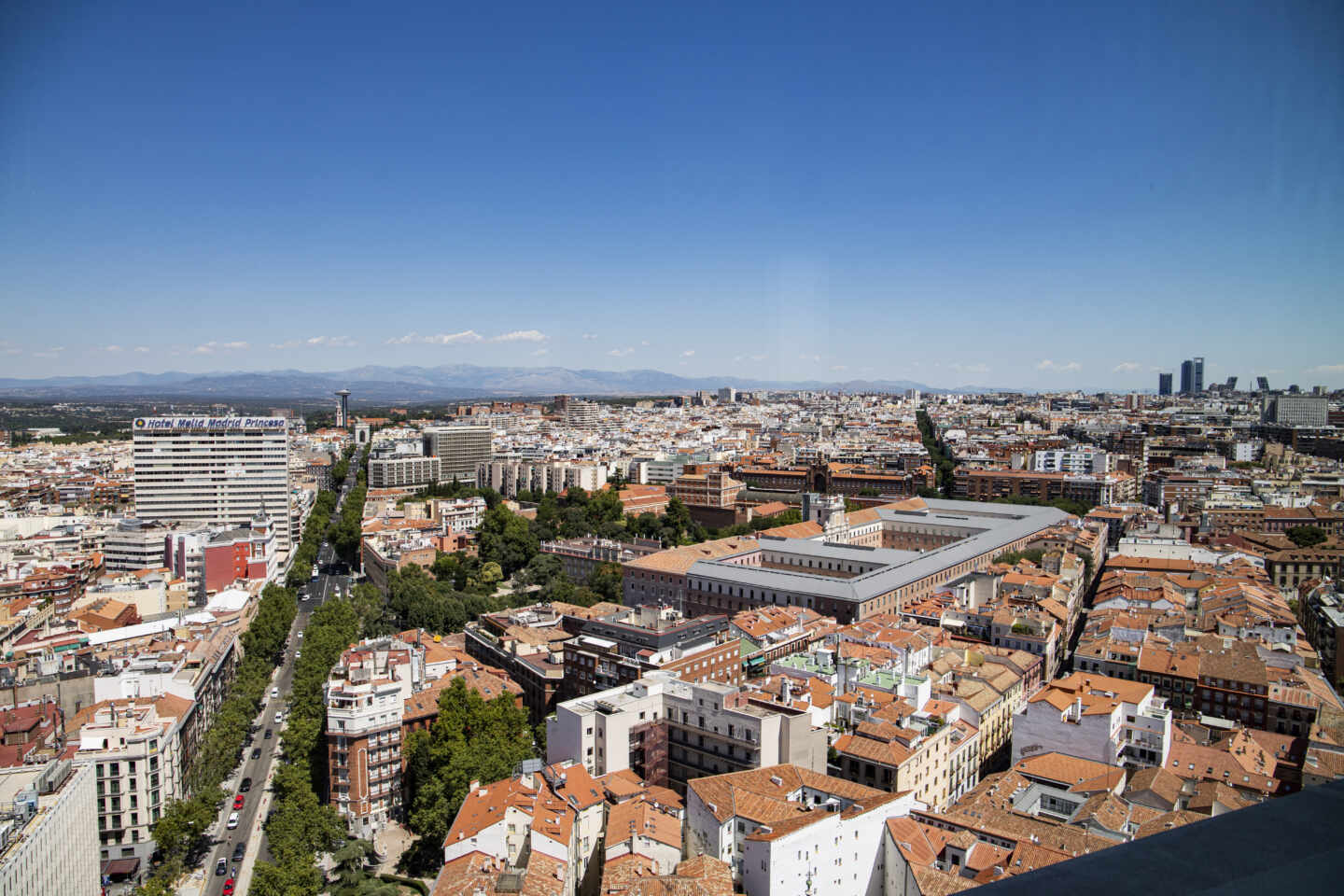 Vistas desde la cara norte de la terraza de la planta 26