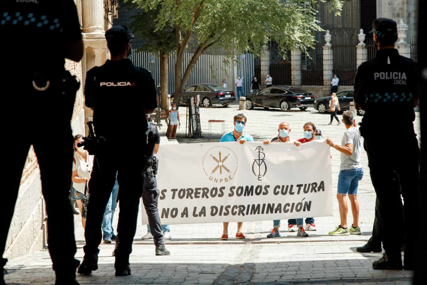Escrache de un grupo de taurinos a la ministra Yolanda Díaz en Toledo: "¡Golfa de mierda!"