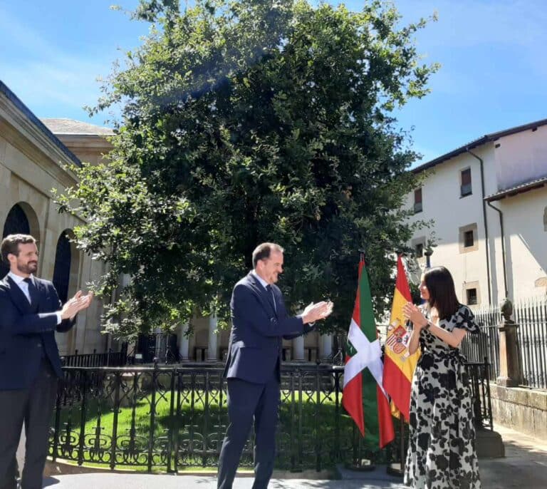 Casado y Arrimadas sellan su alianza en Gernika "por la libertad" y un foralismo "constitucional"
