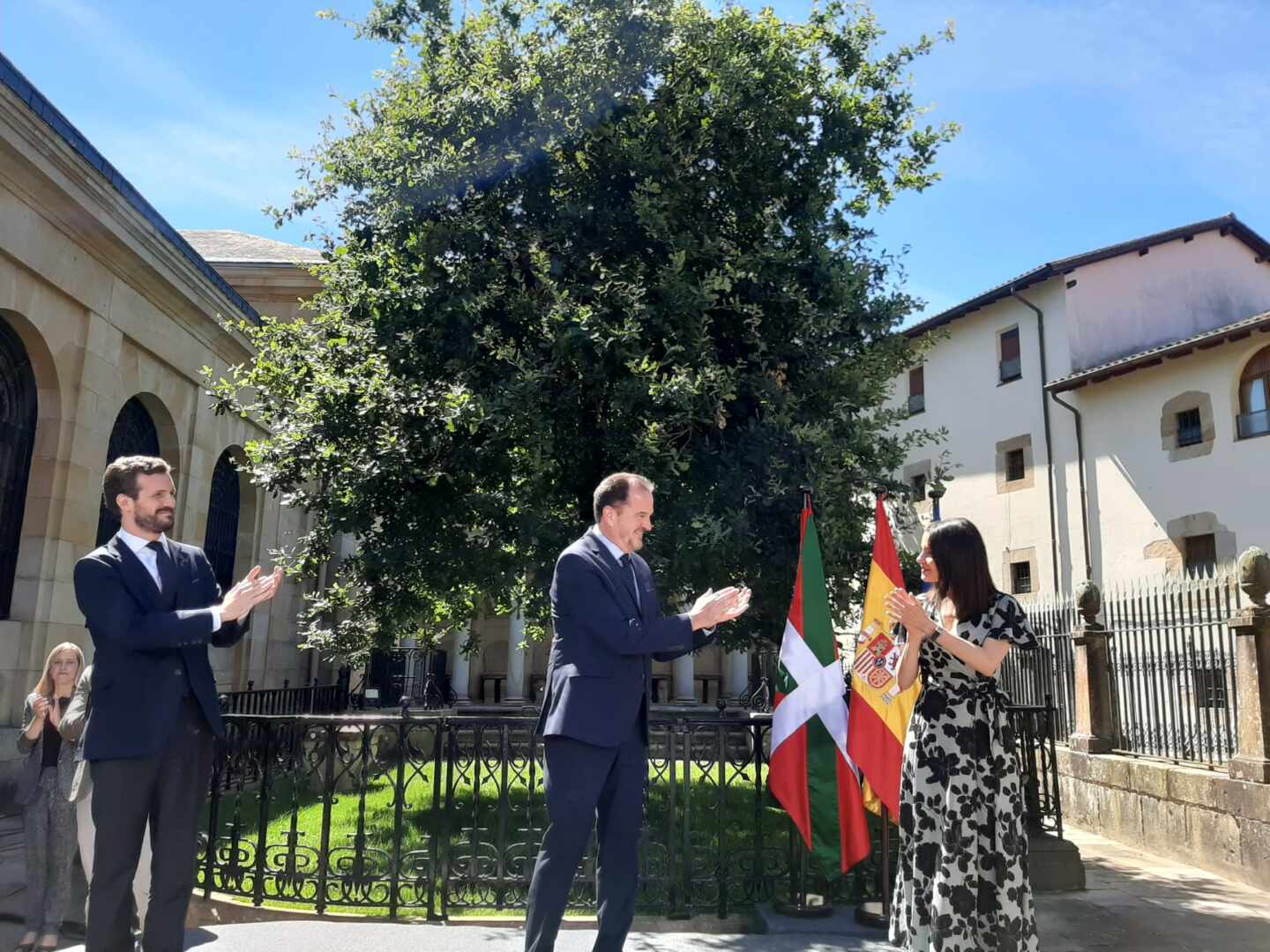 Casado y Arrimadas sellan su alianza en Gernika "por la libertad" y un foralismo "constitucional"