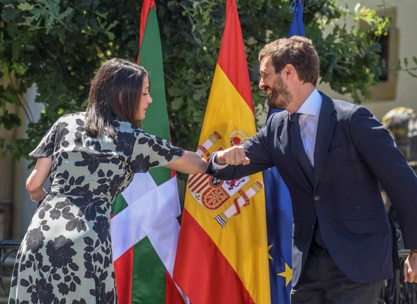 El PP advierte a Ciudadanos: si pacta con Sánchez no habrá alianza en Cataluña