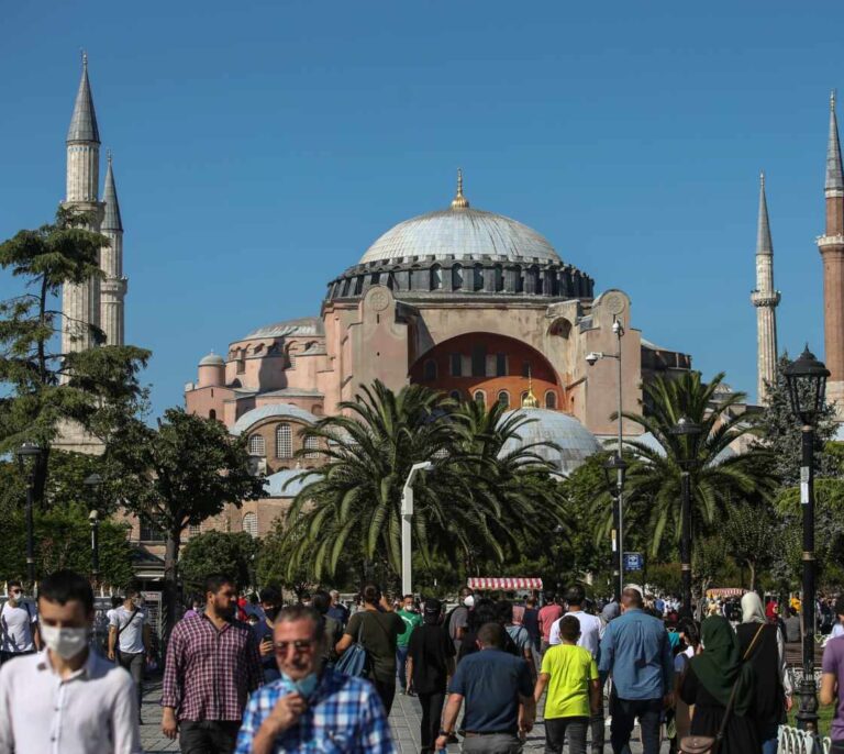 Santa Sofía, joya de Estambul, se convierte en mezquita