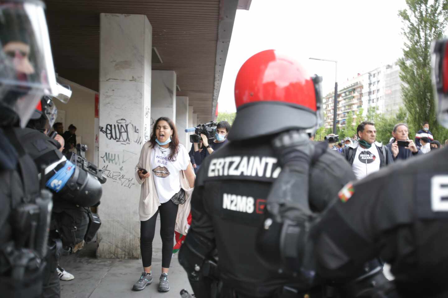 Dos detenidos en Vitoria por atacar a ertzainas durante el mitin de Abascal