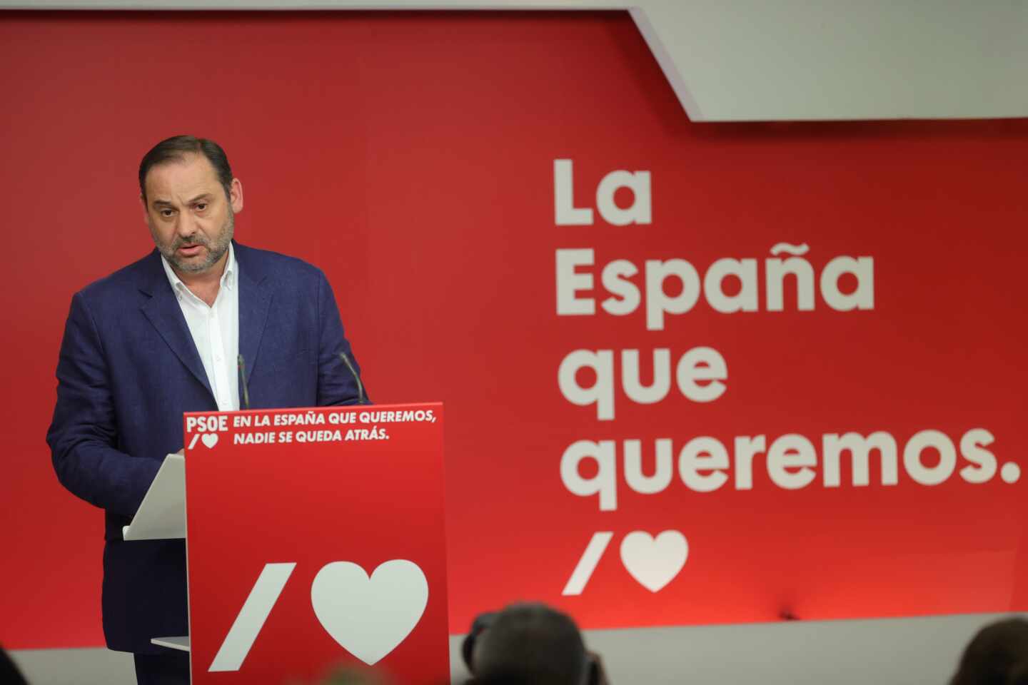 Ábalos intenta parar la enmienda anti-desahucios con un pacto interno con Podemos