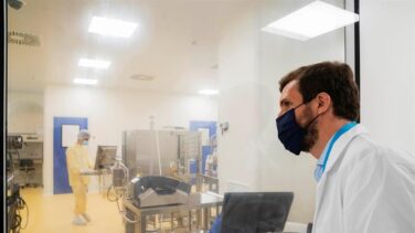 Casado acalla el "alarmismo" de la izquierda gallega: "Ir a votar es tan seguro como ir a la farmacia"