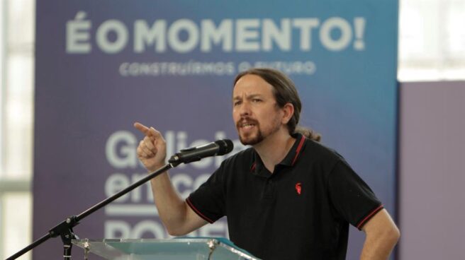 El secretario general de Podemos, Pablo Iglesias, participa este domingo por primera vez en la campaña gallega para arropar al candidato de la coalición En Común-Anova Mareas, Antón Gómez-Reino, que es el líder del partido morado en la Comunidad.
