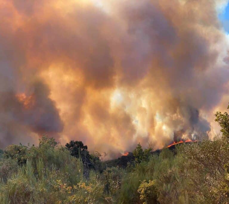 Así extingue el Ejército el incendio de Galicia
