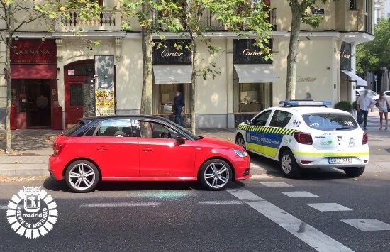 Rescatan a un bebé del interior de un coche en Madrid a 37 grados