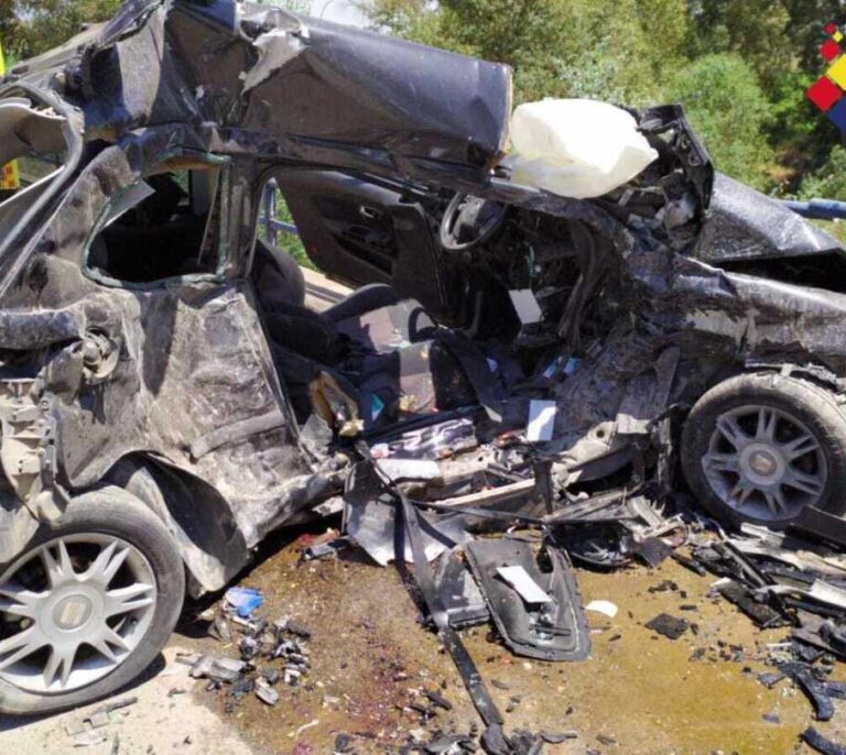 Dos jóvenes de 20 años mueren en un accidente de tráfico en Cádiz