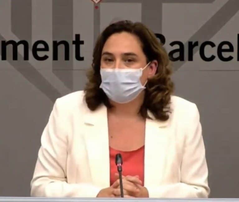 Instan a Colau a pedir cuentas al Govern por los seis meses de restricciones a la restauración