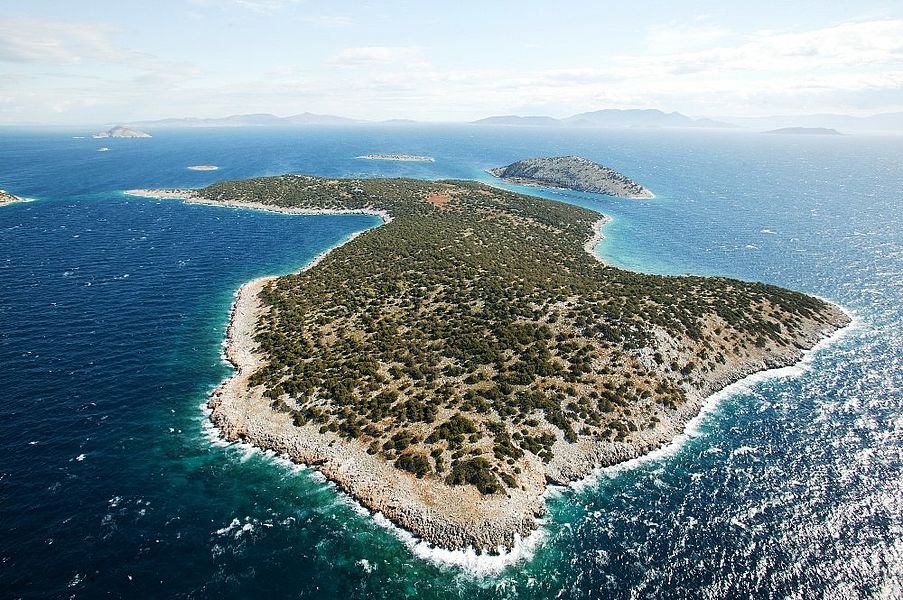 Siete islas del Mediterráneo que están en venta: de Tagomago a Stroggilo