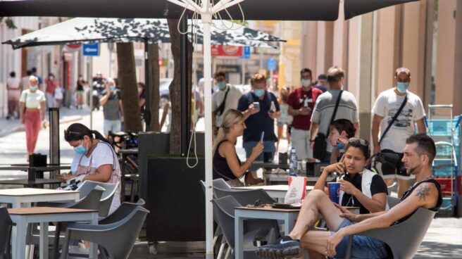 Madrid, único territorio junto a Canarias que se resiste a imponer la mascarilla obligatoria