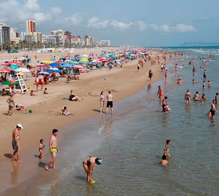 El brote de Gandia (Valencia) alcanza los 30 positivos y detectan dos más en Benidorm y Peñíscola