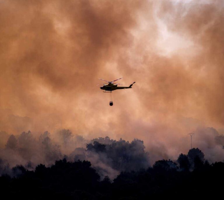 El incendio de Orense arrasa ya con 600 hectáreas y avanza sin control