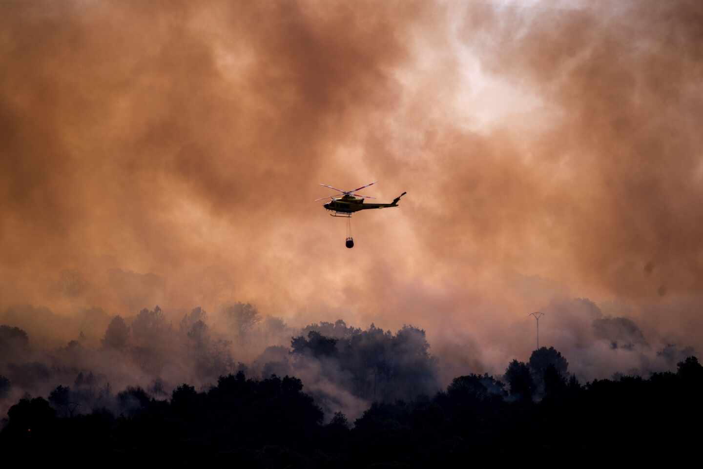 El incendio de Orense arrasa ya con 600 hectáreas y avanza sin control
