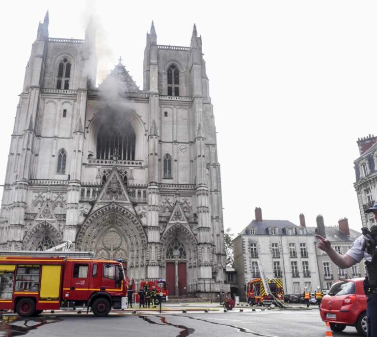 Controlado el incendio en la catedral de Nantes, en Francia