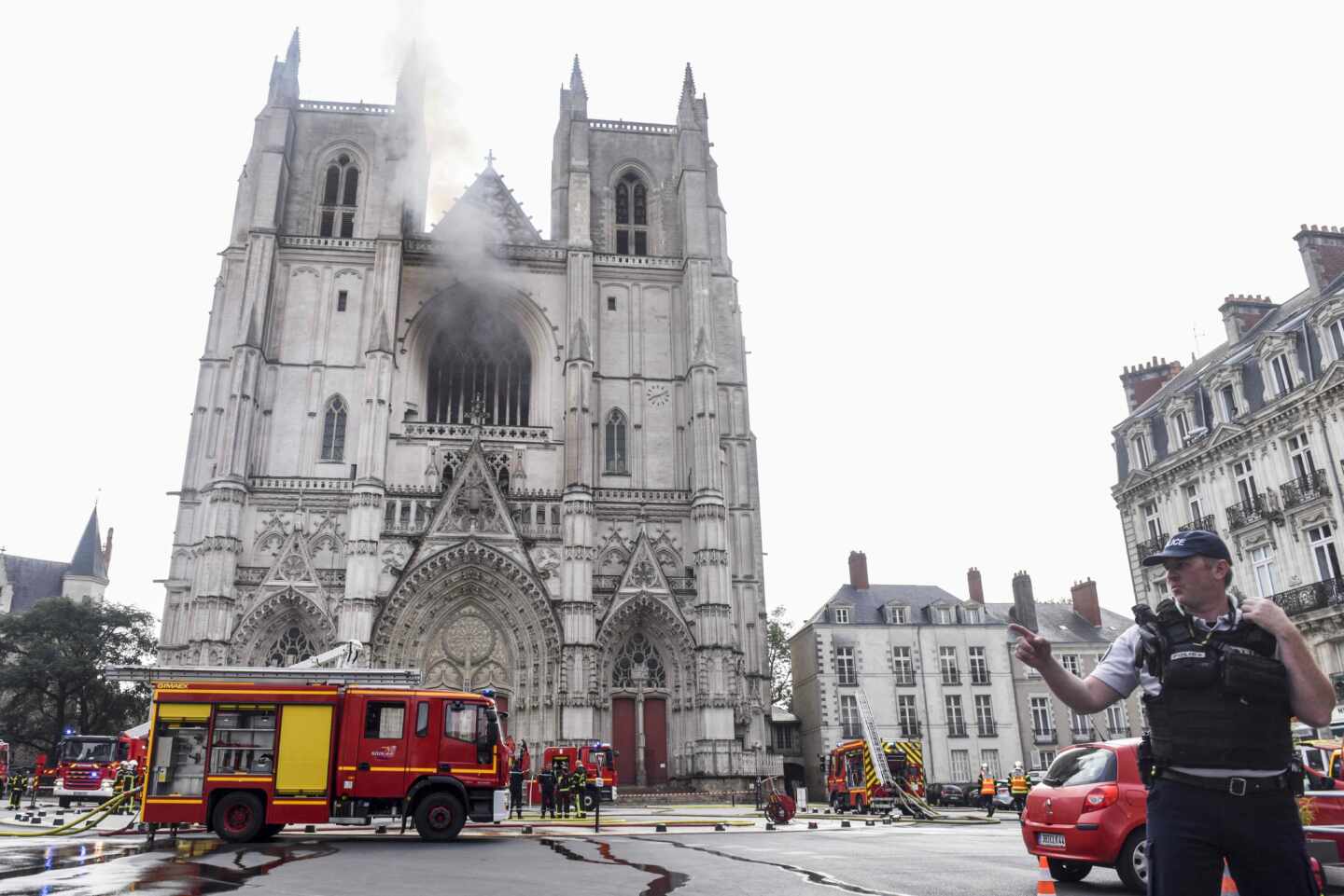 Controlado el incendio en la catedral de Nantes, en Francia