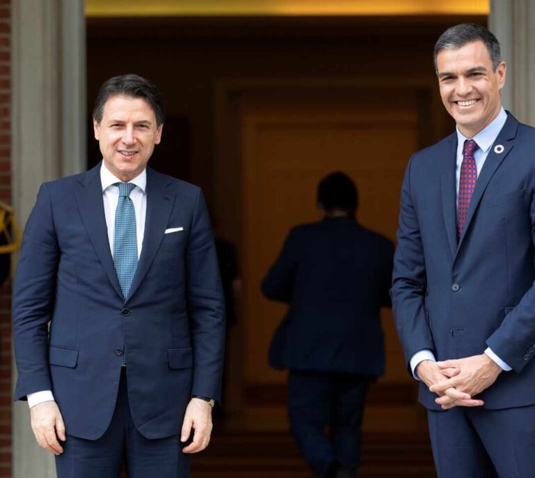 Sánchez alaba a los medios por las informaciones "inquietantes" sobre el Rey emérito y elude apoyar a Iglesias