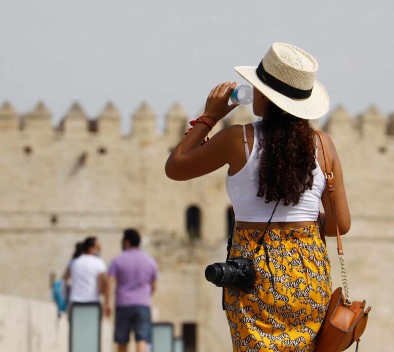 Una quincena de provincias, en riesgo por altas temperaturas, lluvias o tormentas