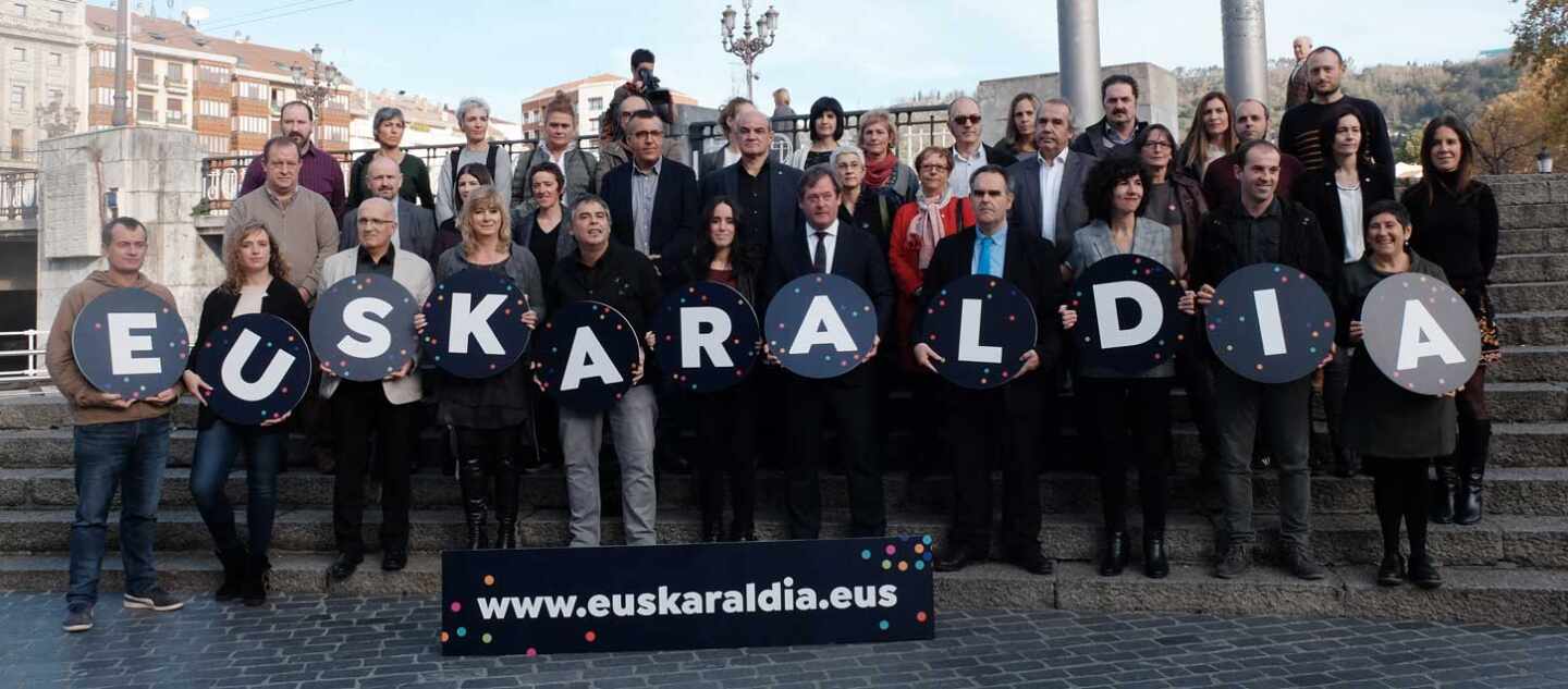 Euskadi paga 1.200 euros por cada uno de los 32.000 alumnos de las academias de euskera