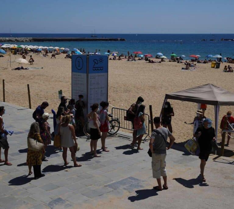 Somos niñatos en las playas y en Europa