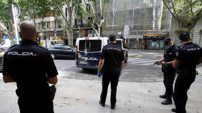 La Policía Nacional detiene a un hombre que se marchaba sin pagar de los hoteles Agentes de la Policía Nacional en Palma de Mallorca.