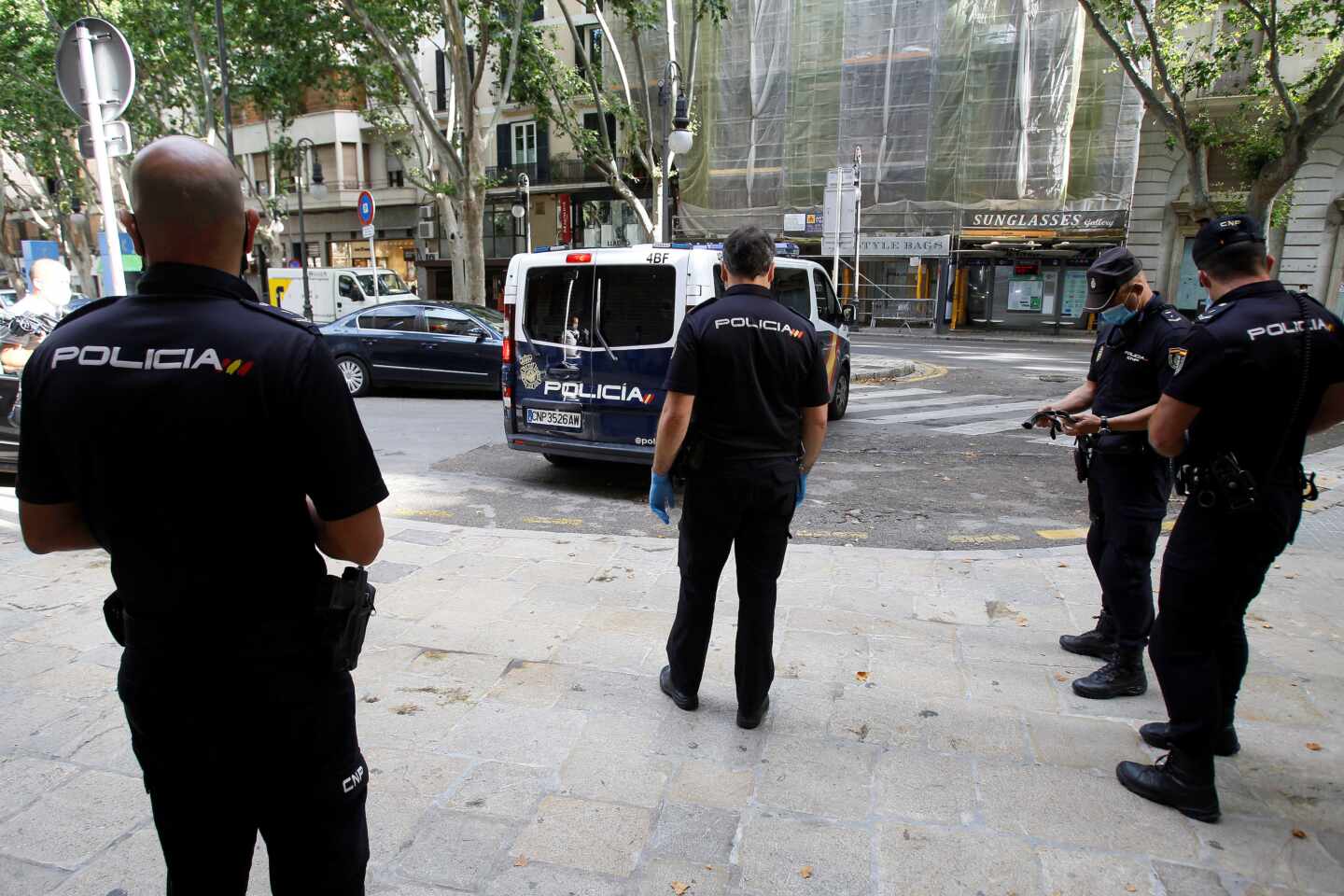 Agentes de la Policía Nacional en Palma de Mallorca.