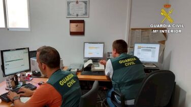 La Guardia Civil de Alicante detiene en Burgos a los autores de 35 estafas en la venta de perros por Internet