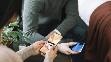 Cómo cuidar la batería de tu móvil este verano: los consejos de los expertos