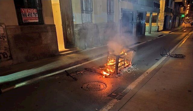 La batería de un patinete eléctrico explota y provoca un incendio en una casa de Alicante