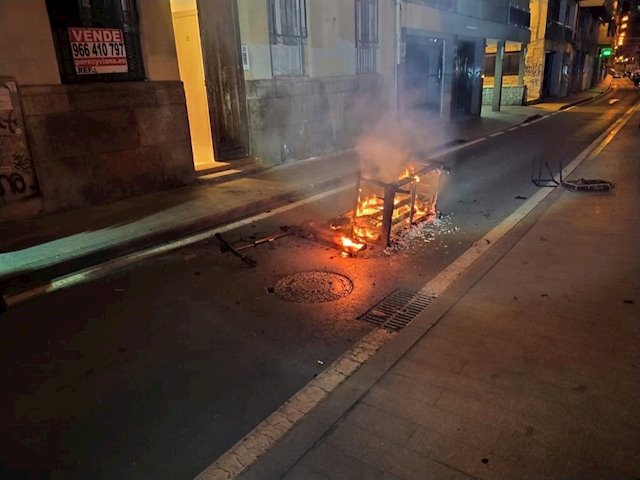 La batería de un patinete eléctrico explota y provoca un incendio en una casa de Alicante